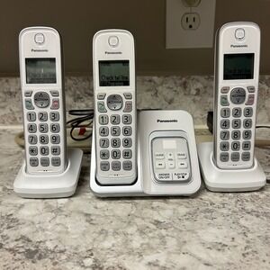 Panasonic Cordless Phone System 3 Handsets White KX-TGD530 Answering Machine